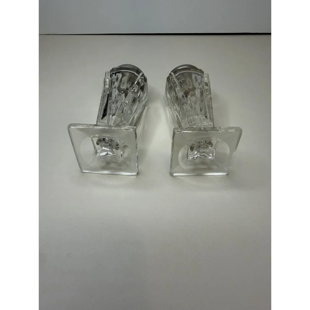 Airko free flow Set of 2 Clear Glass Ribbed Square Salt & Pepper Shakers